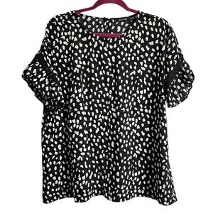 Doe & Rae Women’s Black and White Short Sleeve Blouse